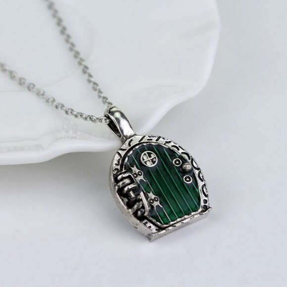 Silver Hobbit Hole, Lord of The‎ Rings Pendant Locket Necklace - Green Door - Picture 3 of 6